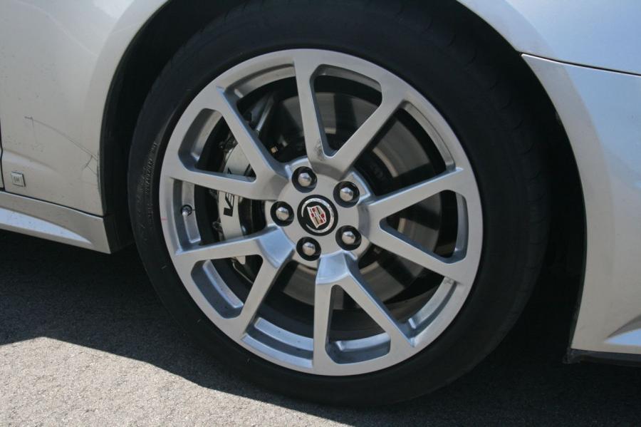  Cadillac CTS-V Coupe 2010 года  (фото 243 из 315)